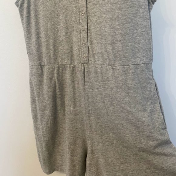GAP Sleeveless Romper - Picture 7 of 8
